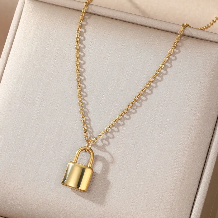 Get Signatured Engraved Locket Necklaces