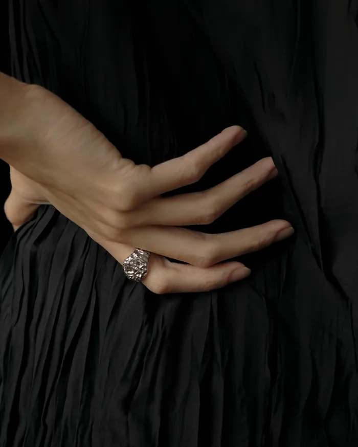 MYJN Rings Kaiya Hammered Signet Ring